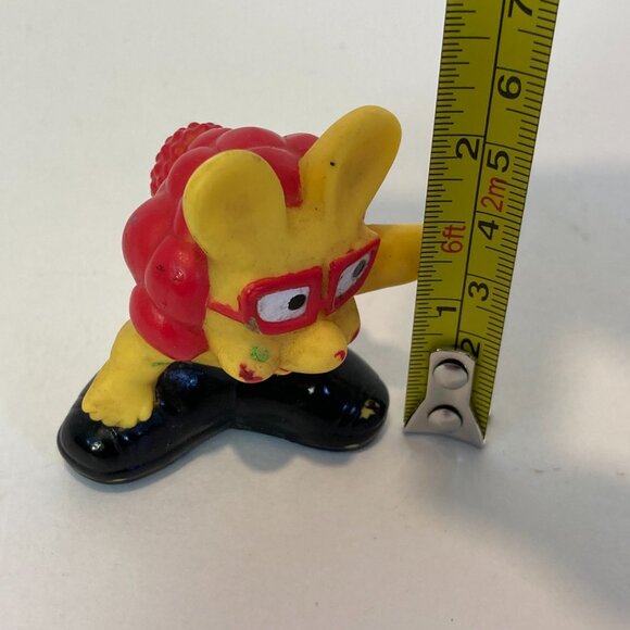 Vintage Tonka Keypers Finder Pointing mini 2" Figure Red Yellow 80s - Picture 3 of 10